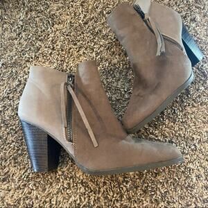 Lulu’s Two Tone Zipper Ankle Booties Approx Size 6 Please See Measurements